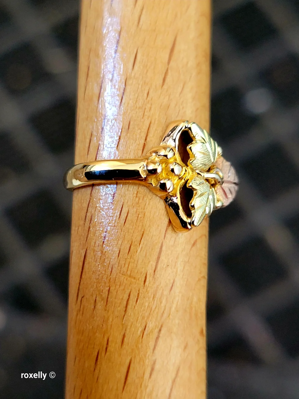 10K Yellow and Rose Gold Black Hills Leaves Ring Size 3, Solid Gold! 👌🎁